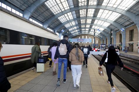 Ya A La Venta Los Abonos Gratuitos Para Los Trenes De Renfe Requisitos