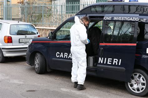 Trovata Impiccata In Un Campo Nomadi Ipotesi Femminicidio Il Marito