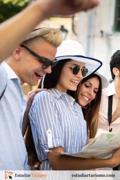 ¿Cómo ser guía turístico? Qué se necesita, qué estudiar y los requisitos 