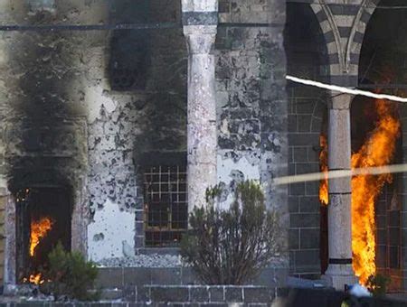 As Qued La Mezquita De A Os Incendiada En Diyarbak R Hispanatolia