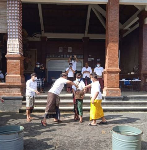 Ngembak Gni Banjar Teba Jimbaran Pertahankan Tradisi Siat Yeh Bali