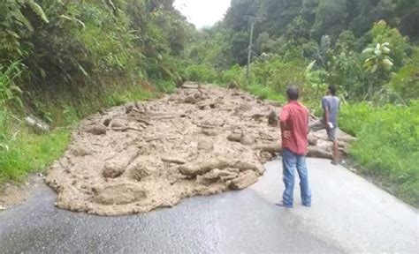 Diterjang Banjir Dan Longsor Akses Jalan Provinsi Di Mandailing Natal