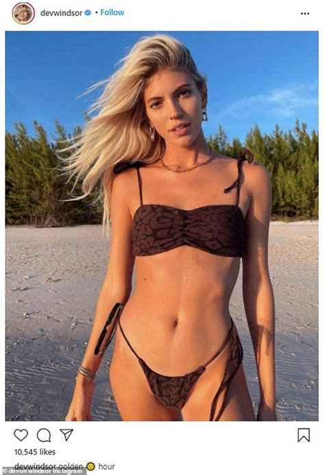 Devon Windsor Showed Off Her Dream Body In A Bikini Pics Videos Sexiz Pix