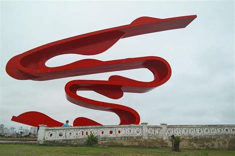 Monumento feito pela artista plástica Tomie Ohtake em homenagem ao