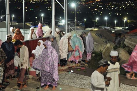 Pengungsi Gempa Palu Salat Tarawih Di Masjid Darurat Anadolu Ajans