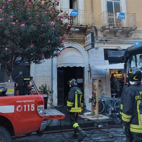 Paura A Siracusa Incendio All Hotel Milano Di Corso Umberto Struttura