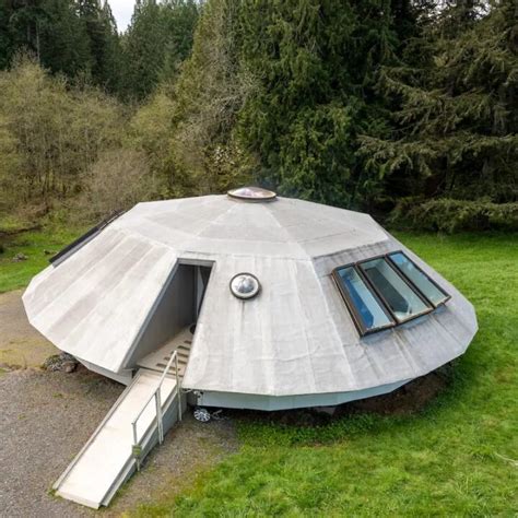 UFO Flying Saucer Airbnb Wicked Gadgetry