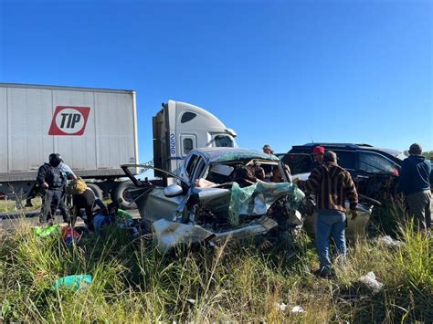 Choque De Camionetas En La Victoria Monterrey Deja Muertos Y