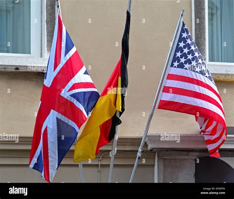 British american flags together hi-res stock photography and images - Alamy