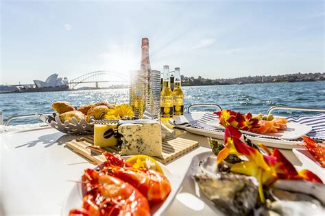 👰 Harbour Dinner Cruise Sydney Hens Package | Wicked Hens Parties