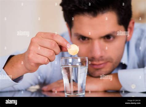 Hand Drop Dissolve Tablet Water Hi Res Stock Photography And Images Alamy