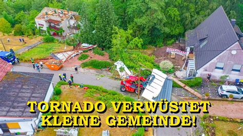 TORNADO VERWÜSTET GEMEINDE HÄUSER ZERSTÖRT FEUERWEHR