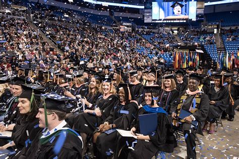 Saint Louis University Celebrates 2016 Midyear Commencement : SLU