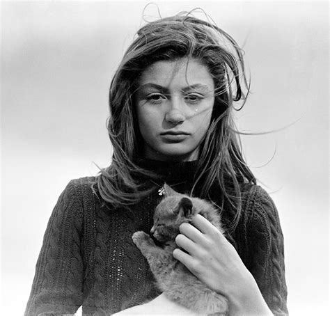 Anouk Aimée et Tulipe un regard oblique