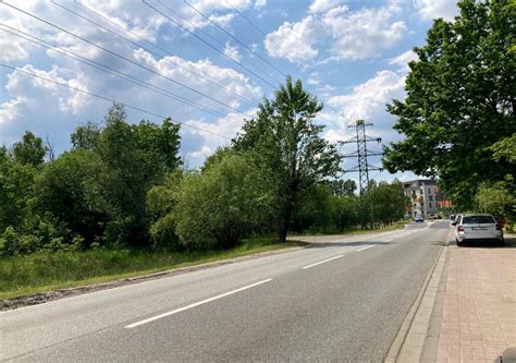 Z dużym opóźnieniem rozpoczyna się budowa ciągu pieszo rowerowego