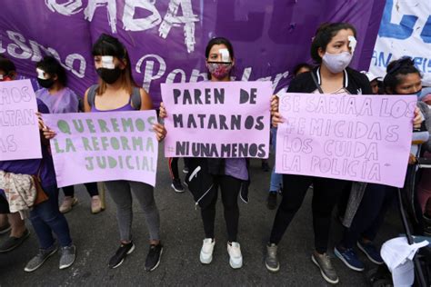 Femicidio de Úrsula Bahillo miles de manifestantes exigen justicia en