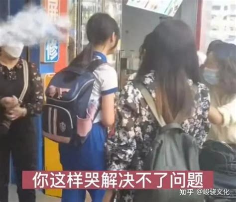 老人捡钱不愿归还 女孩崩溃下跪 知乎