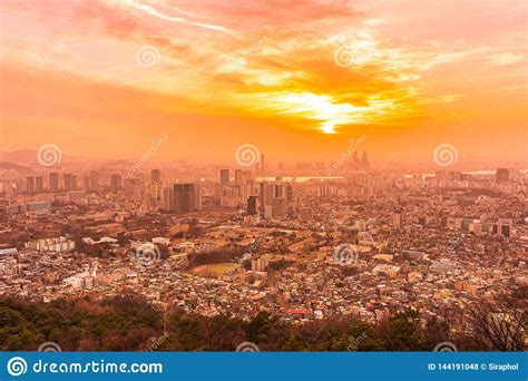 Paisaje Y Paisaje Urbano Hermosos De La Ciudad De Se L Foto De Archivo