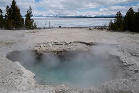 7 Yellowstone Geothermal Springs & Geysers To Visit In Winter