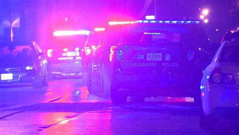 Milwaukee Police Chase Spike Strips Used 2 Arrested Fox6 Milwaukee