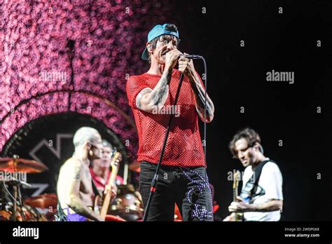 Red Hot Chili Peppers Anthony Kiedis Flea Chad Smith John Frusciante Live In Buenos Aires