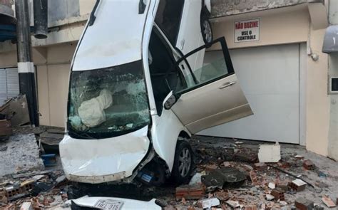 Carro Cai De Garagem E Atinge Mulher Em Balne Rio Cambori Leouve