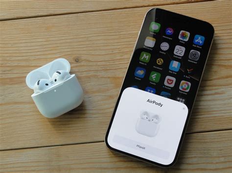 Recenze AirPods 4 s aktivním potlačováním hluku: Má smysl si připlatit ...