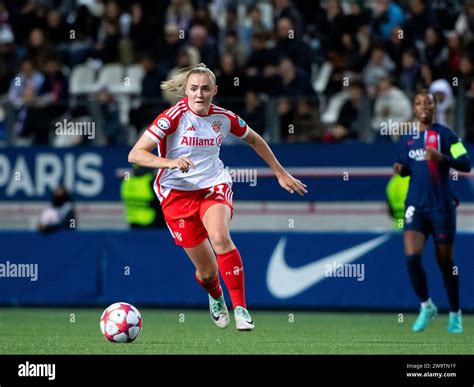 Georgia Stanway Fc Bayern Muenchen Am Ball Fra Paris Saint