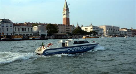 Venezia Omicidio Nella Notte In Centro Storico Un Arresto