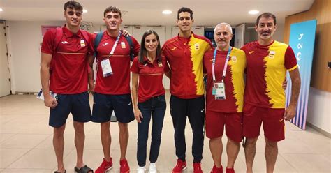 París 2024 Hugo González y Sergio de Celis nadan el 4x100 estilos