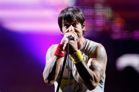 Red Hot Chili Peppers estrena Poster Child canción del nuevo disco Shows Telehit Música