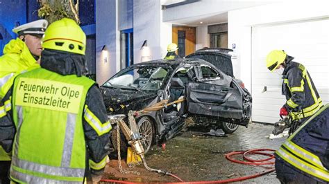 Unfall in Olpe 23 jähriger Pkw Fahrer stirbt