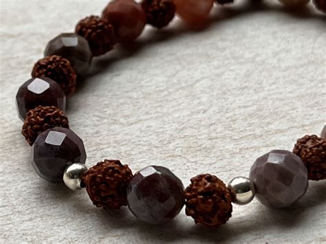 Armband Mit Rudraksha Samen Und Jaspis Steine Sumaju