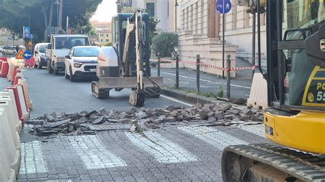 Livorno Si Rifanno Le Strisce Davanti Al Comune In Citt Nuovi