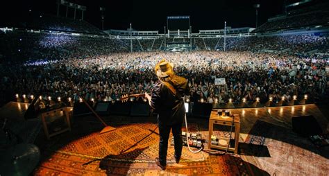 Chris Stapletons Sold Out A Concert For Kentucky Raises Over 1