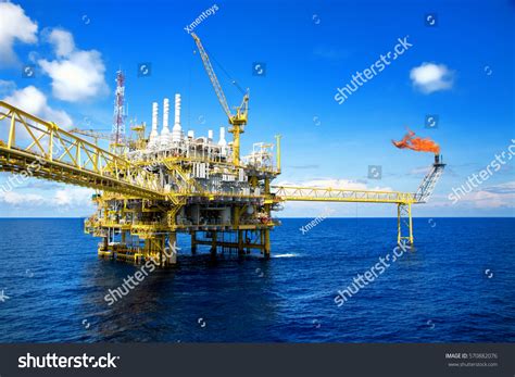 Offshore Construction Platform Production Oil Gas Stock Photo 570882076 ...