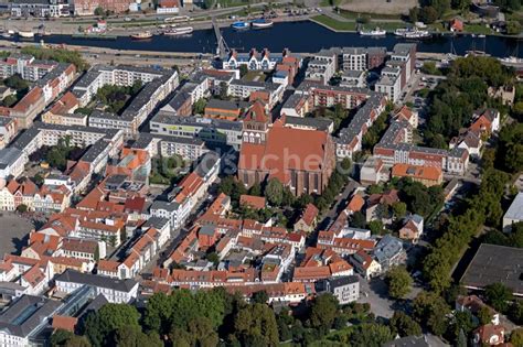 Greifswald Aus Der Vogelperspektive Stadtansicht Am Ufer Des