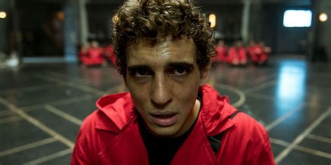 Money Heist Season 5 Bts Image Hints At Rios Fate Screen Rant