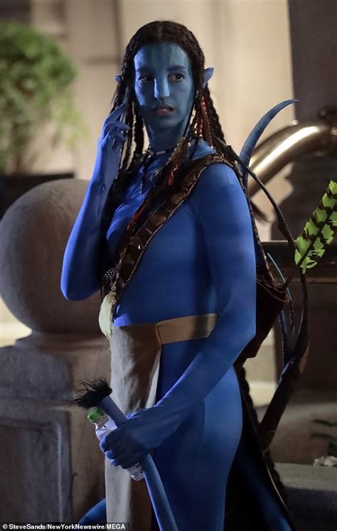 Anne Hathaway Transforms Into Neytiri From James Cameron S Avatar Onset Of Wecrashed In Nyc