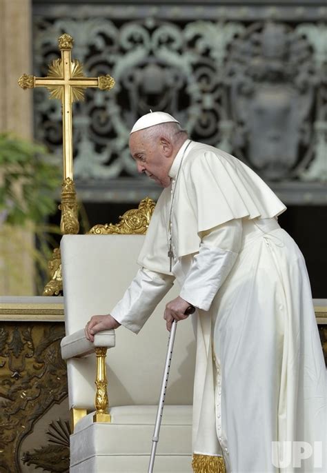 Photo: Pope Francis During East Mass at the Vatican - VAT2024033131 ...