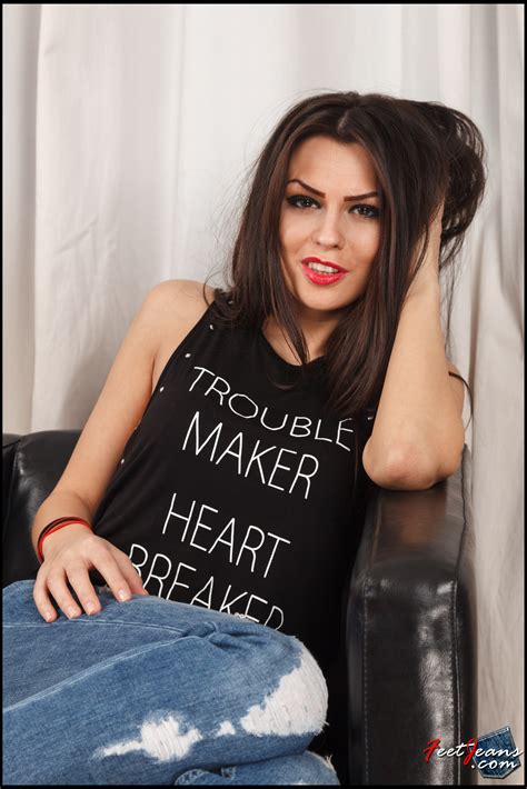 Olympia Barefoot In Jeans High Porn Pic