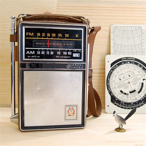 Vintage Ge 1964 Portable Transistor Radio