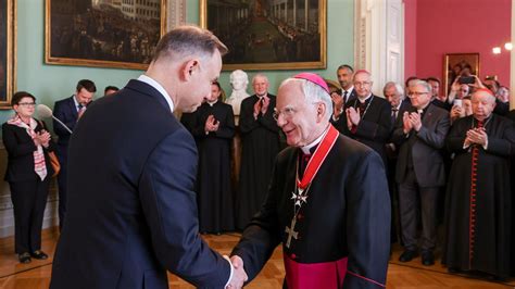 Arcybiskup Marek J Draszewski Metropolita Krakowski Odznaczony Przez