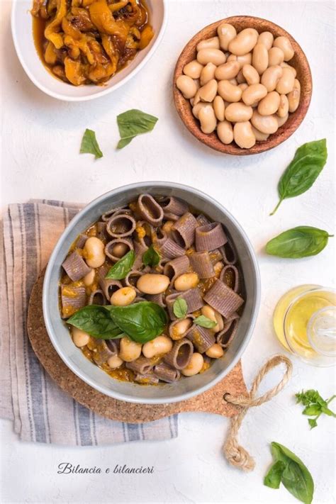 Mezzi Rigatoni Con Crema Di Peperoni Arrostiti E Fagioli Spagna