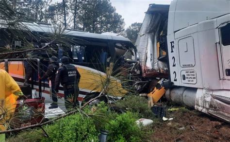 Brutal Choque Entre Un Autob S De Pasajeros Y Tr Iler En El Ocotal En