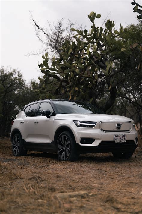 Volvo XC40 Recharge on Behance