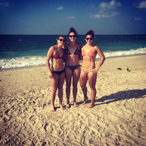 Hot Sexy Amy Wilson Bikini Pics