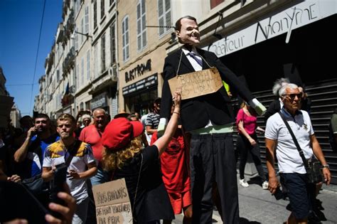 Decenas De Miles De Franceses Protestan Contra La Dictadura Sanitaria