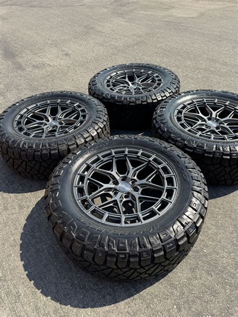 New Ford Raptor 22” Vossen HFX-1 Hybrid-Forged Wheels With 37” Nitto