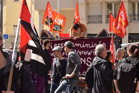 Grève Dans Les Collèges De Lyon Contre Les Groupes De Niveaux